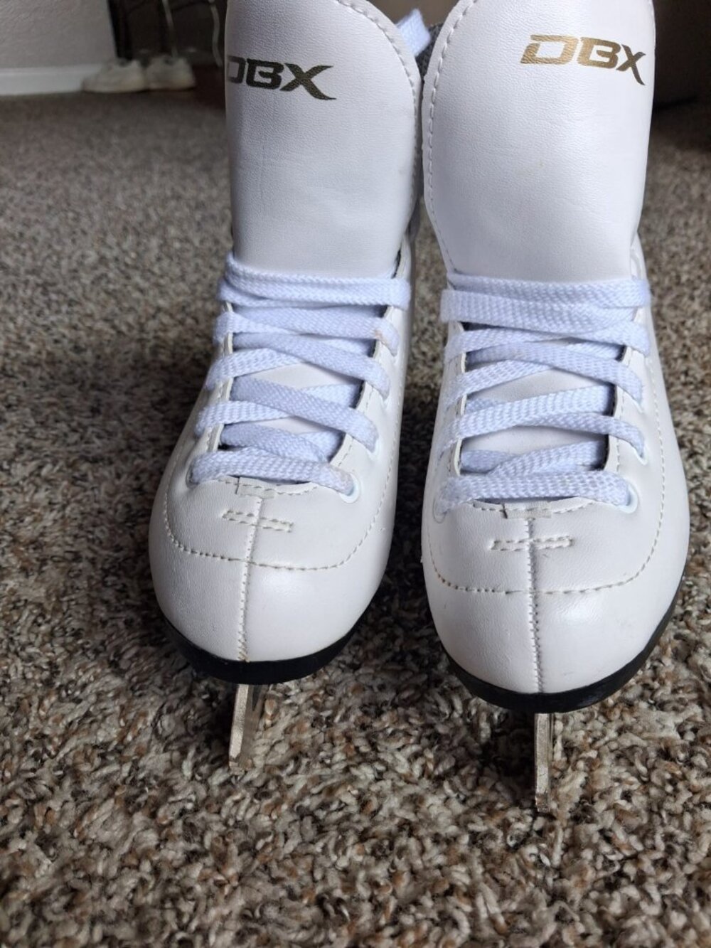 DBX Girls White Figure Ice Skates Size 2 Youth Junior Recreational Blades Excell